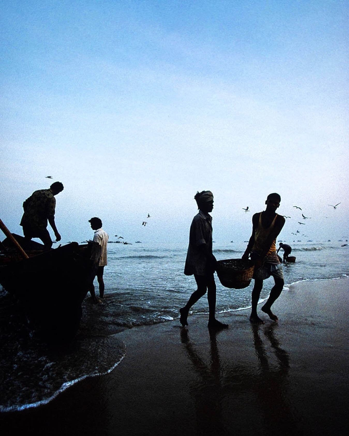 Colva, India, 2000. ⁠
⁠
⁠
#fisherman #fishing #beach #goa #india #travel #kodachrome #fromthearchive #jwbild #magichour #bluehour
