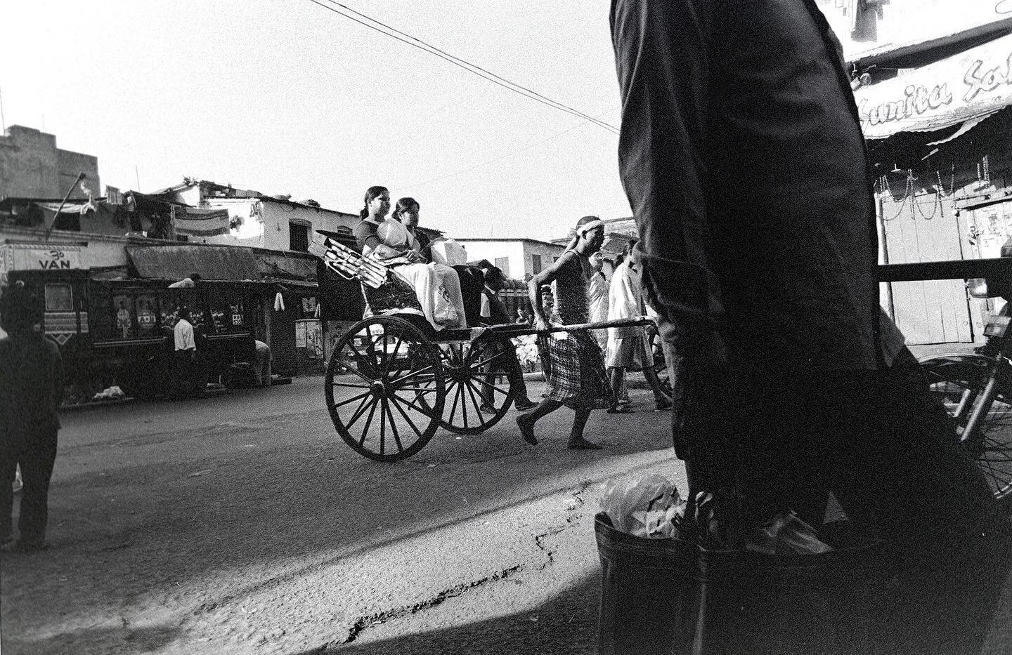 Calcutta, India, 2001.⁠
⁠
⁠
⁠
#calcutta #india #bengal #westbengal #kolkata #city #streetphotography #rickshaw #handpulledrickshaw #rickshawpuller #jwbild