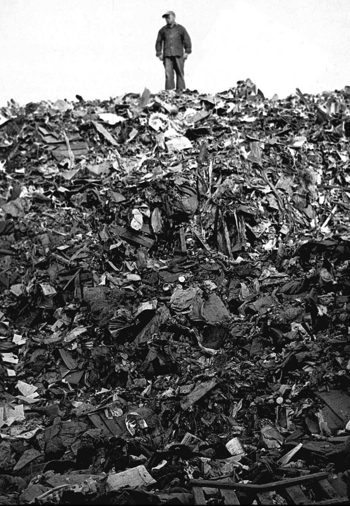 Trash on Staten Island, New York - Unknown photographer.