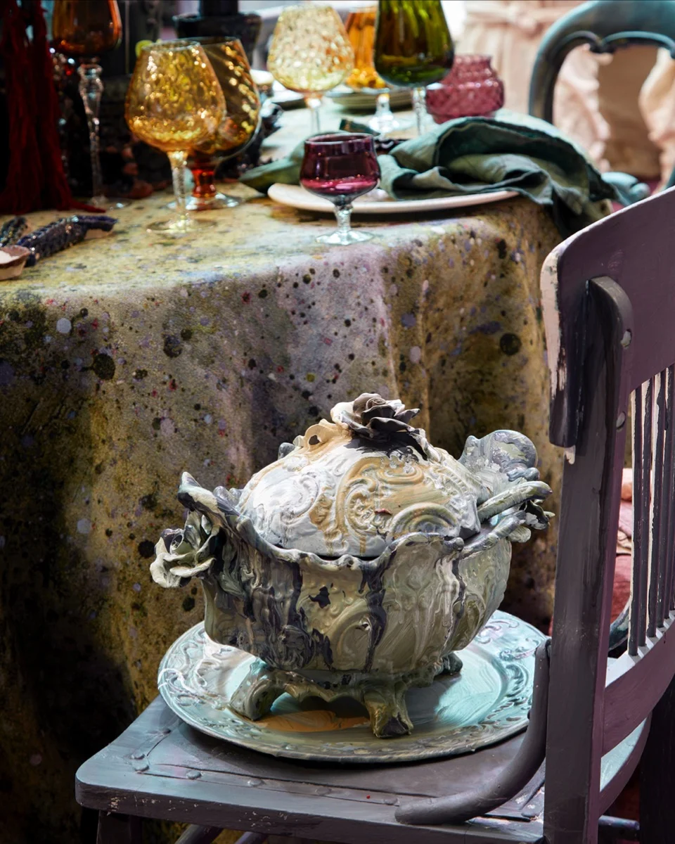 Flowers abound.... The floral theme continues. From the top...... a Dove Drury Hornbuckle petal plate, a Capodimonti tureen dripping in paint and crafty leather flower napkin rings.