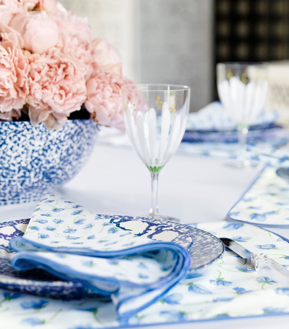 HOW ENTERTAINING: TORY BURCH DEBUTS BLUE AND WHITE TABLETOP DESIGNS —  