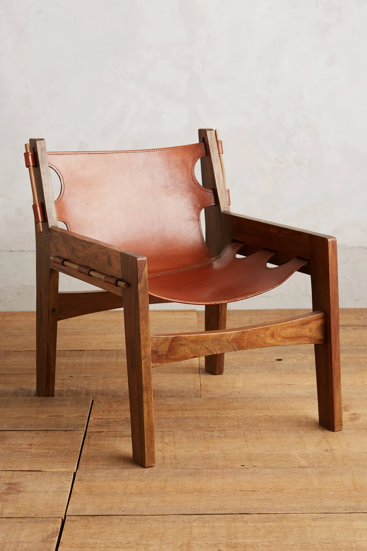 leather slingback chair on Of The Moment The Leather Sling Chair Www Stylebeatblog Com