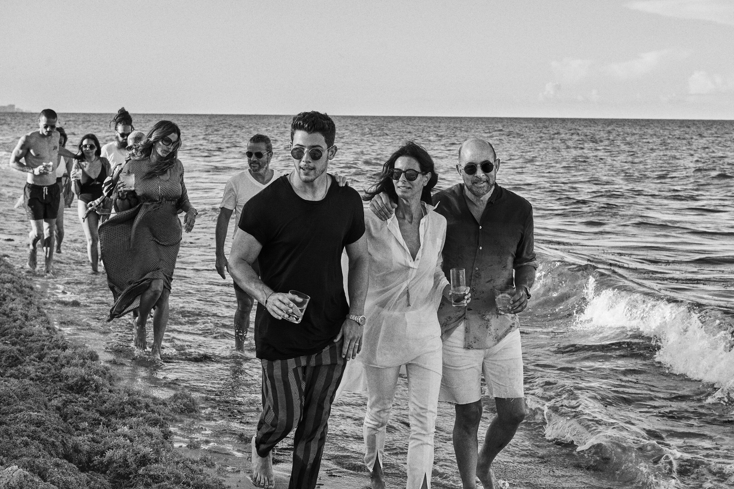 20190716_Villa_One_Group_Beach_2_0841_06_100dpi_RGB.jpg