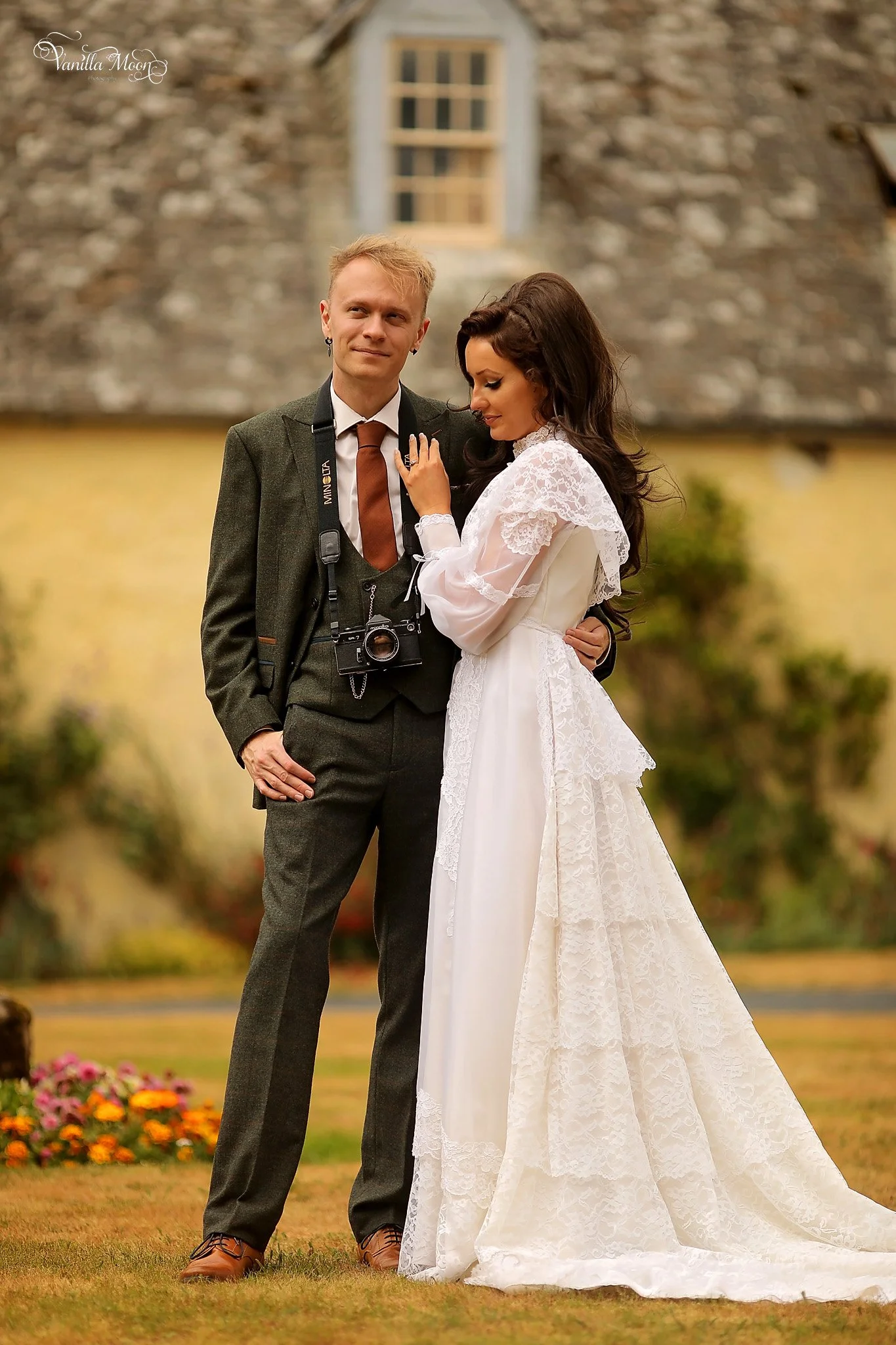 wedding couple traquair house innerleithen Scottish Borders