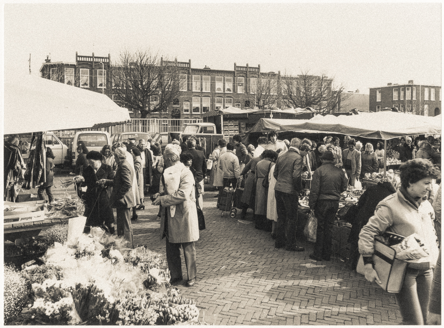 De Haagse markt met zicht op de Heemstraat