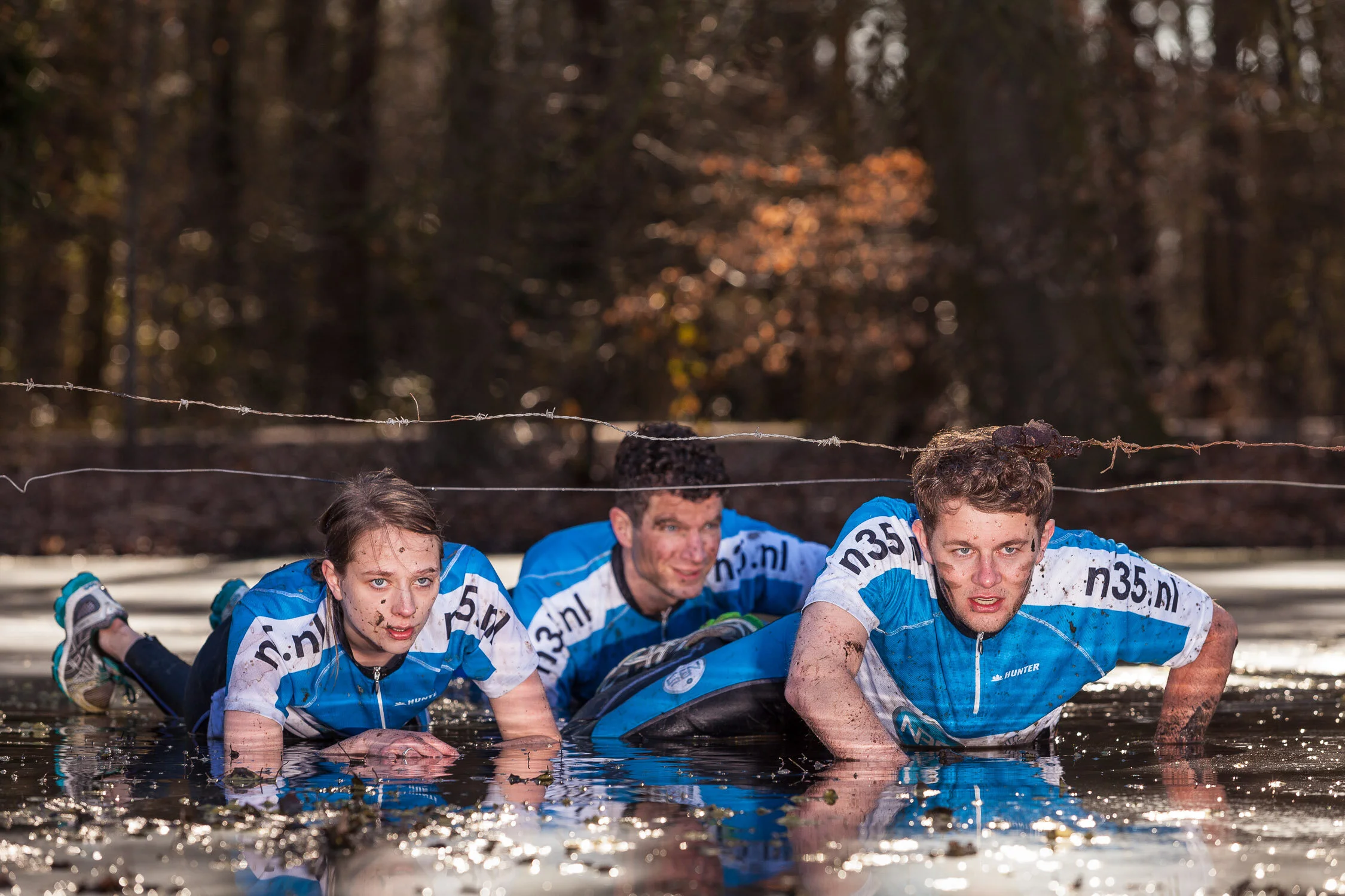 Carlinda, Willem en Jeroen poseren in de oude varkens poel bij Overesch