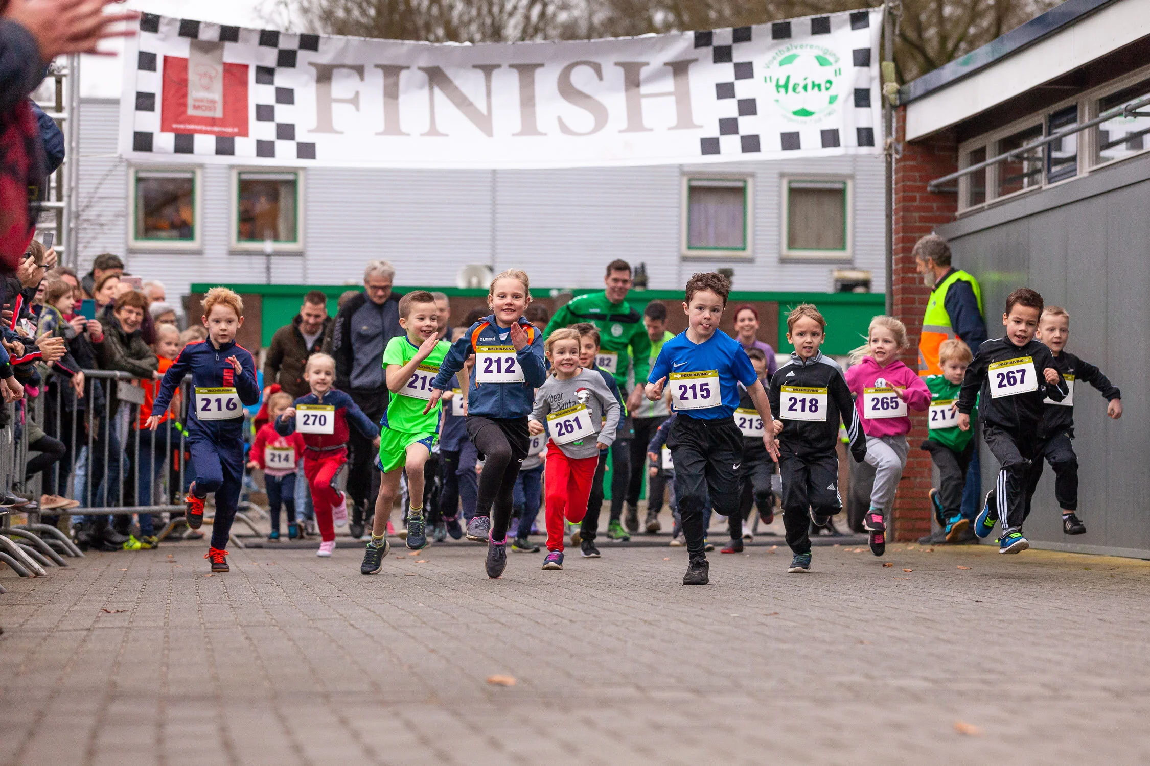 De start van de 500M voor kinderen t/m 6 jaar
