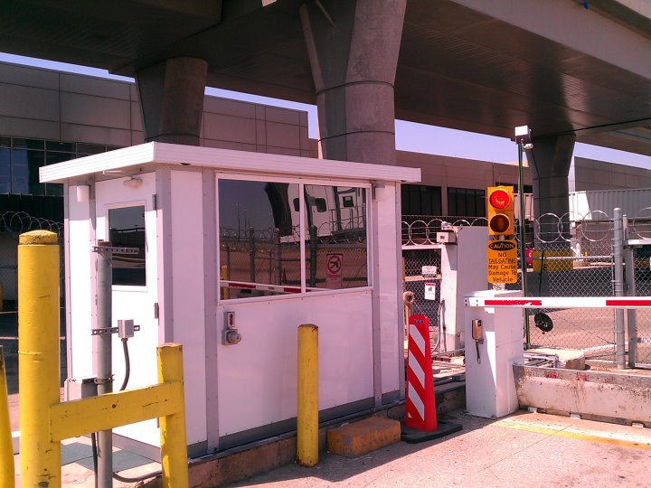 DPS check point at DFW airport Vista DR15.jpg