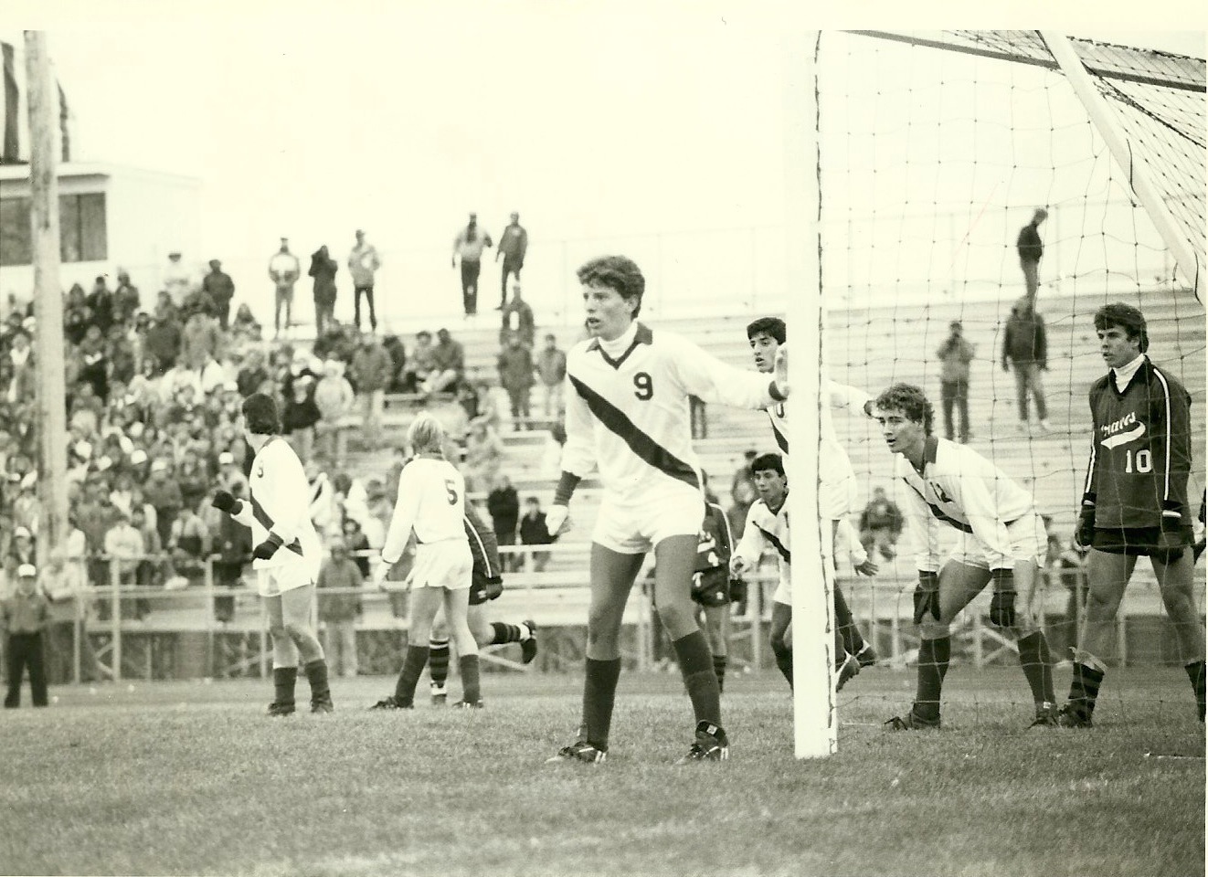  Joe Ciaciura (9) guards the goal in the 1986 State Championship game 