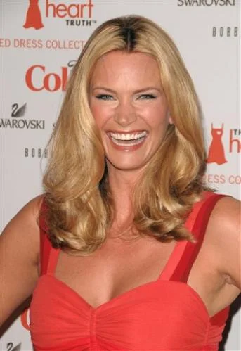 natasha henstridge heart truth 2009.jpg