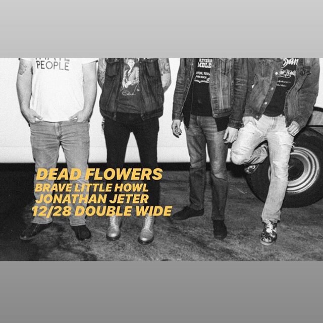 Flower Power! F*ck a bunch of 2019. Let&rsquo;s celebrate the end of the decade with some rock and roll. Y&rsquo;all still like Rock and roll, right? Party time at @doublewide_dallas with @bravelittlehowl and @jonathanjeter13 🤘🖤!
@ricostudios .
.
.