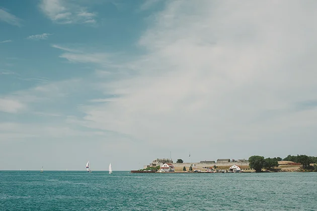 Niagara-on-the-Lake-Queens-Landing-Vineyard-Bride-Photo-By-Mango-Studios-002.jpg