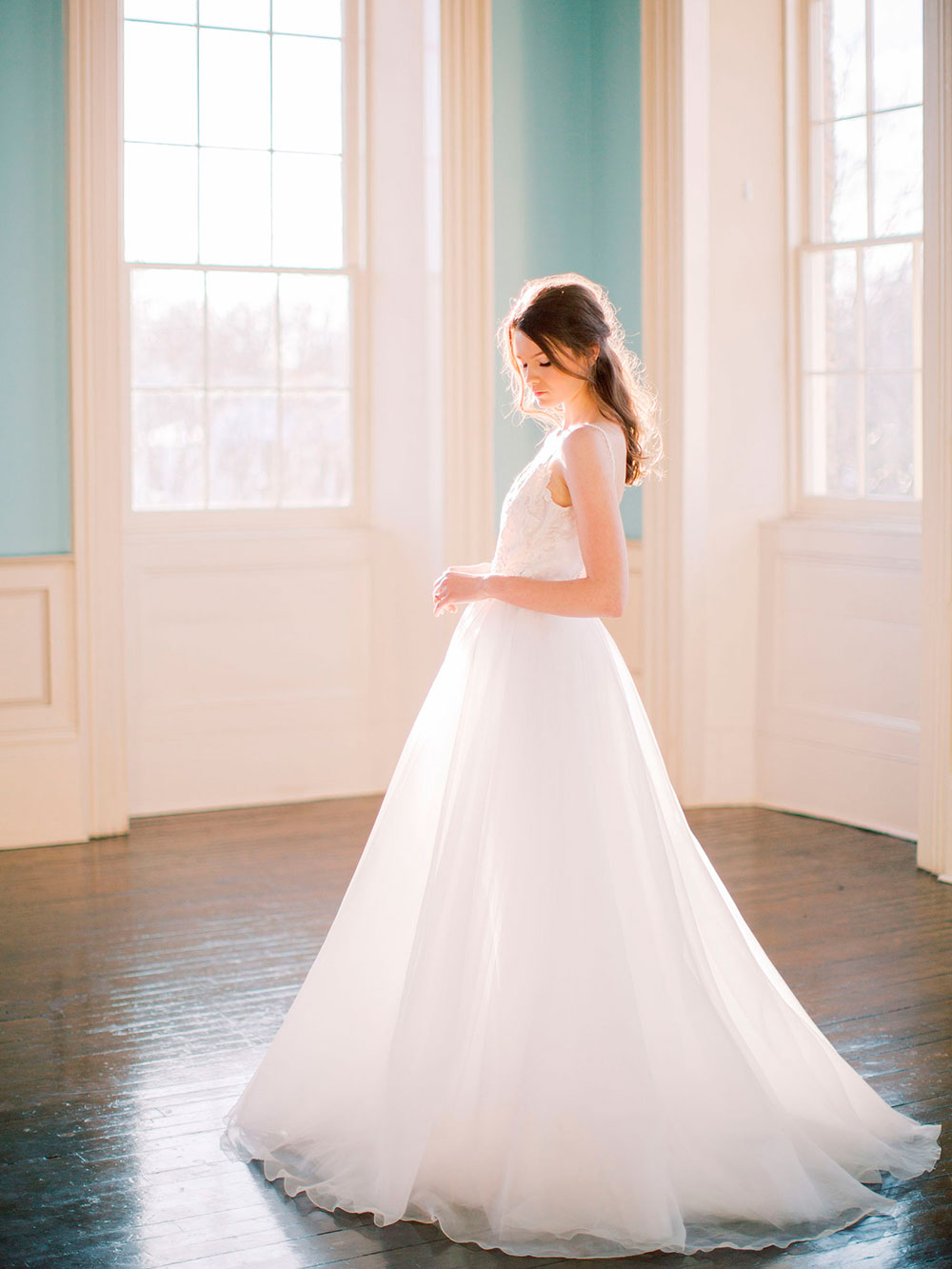 Niagara-on-the-Lake-Courthouse-Vineyard-Bride-Editorial-photo-by-Jessica-Imrie-Photography-036.jpg