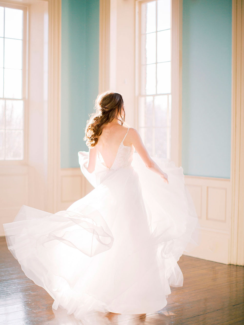 Niagara-on-the-Lake-Courthouse-Vineyard-Bride-Editorial-photo-by-Jessica-Imrie-Photography-038.jpg