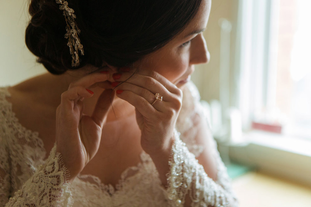 Winter-Wedding-Ridley-College-Stone-Mill-Inn-Vineyard-Bride-Photography-by-Joel-Hannigan-Photography-013.jpg