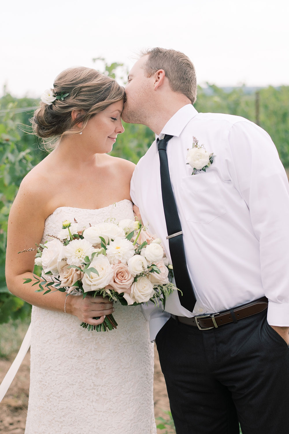 Niagara-on-the-Lake-Elopement-Vineyard-Bride-photo-by-Emily-Jean-Photography-0025.JPG