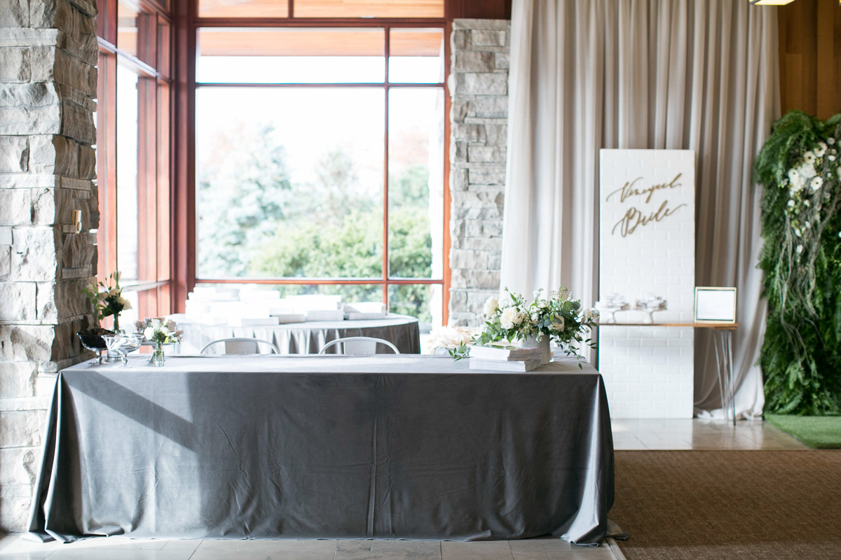 welcome table at the first look autumn wedding show