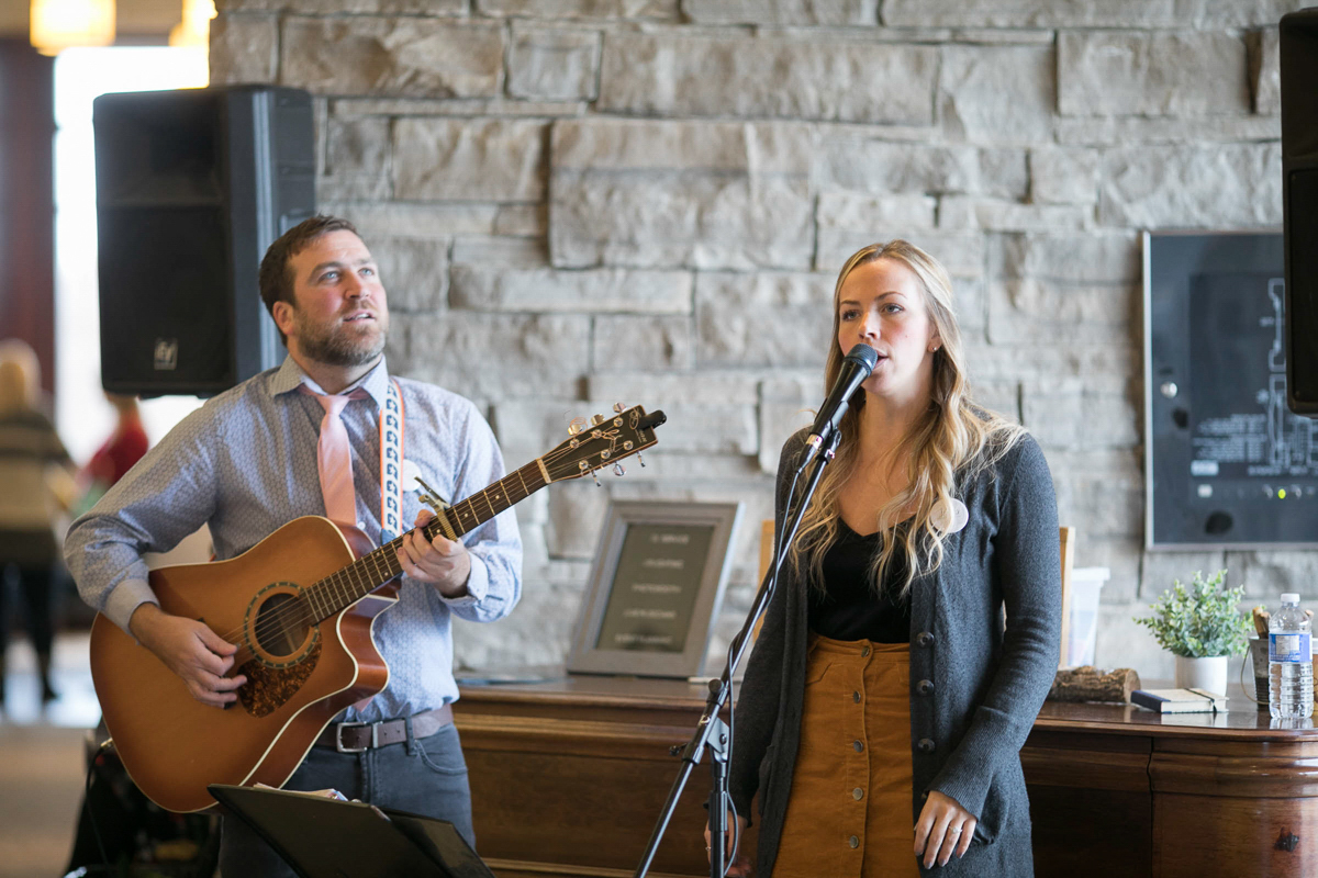 acoustic guitar and singing entertainment at first look autumn wedding show