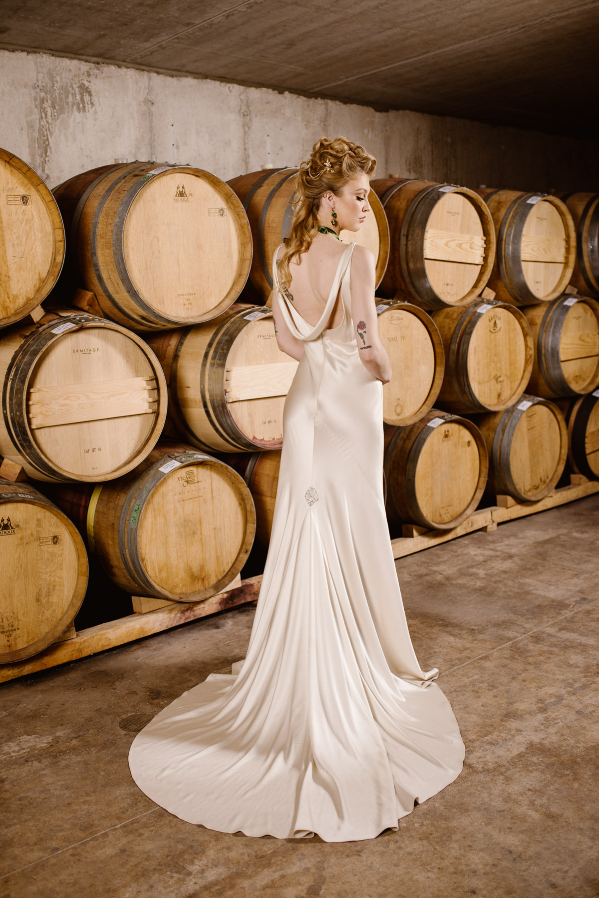 khristel-studios-vineyard-bride-swish-list-ravine-vineyard-niagara-on-the-lake-wedding-editorial-11.jpg
