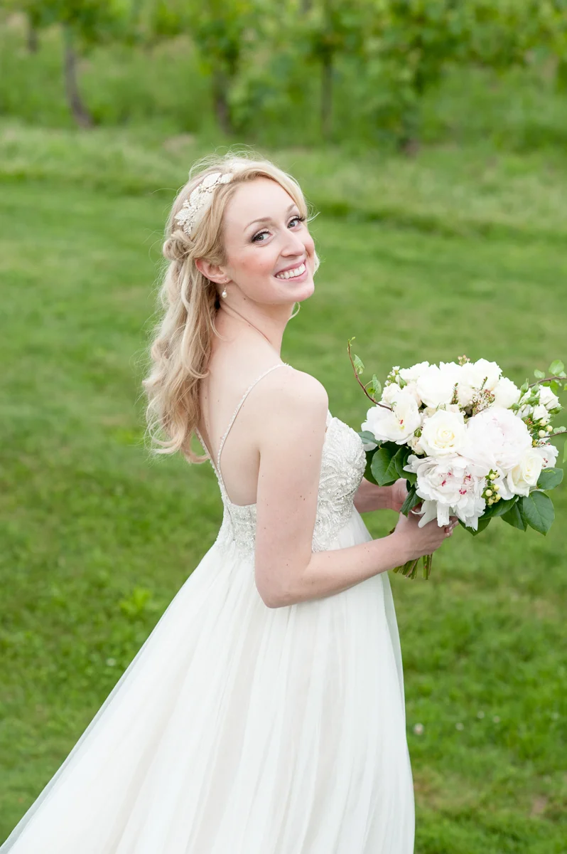 marshas-florals-vineyard-bride-swish-list-niagara-gta-1.jpg