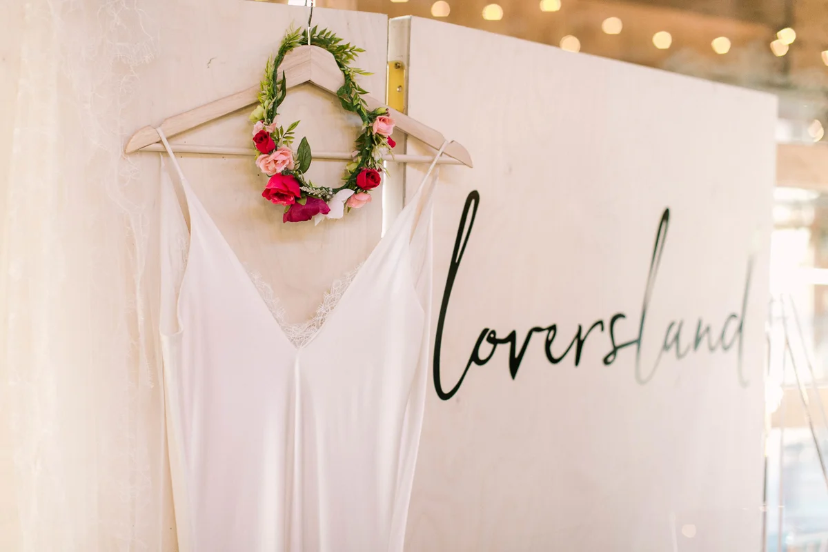 the-first-look-vineyard-bride-swish-list-kurtz-orchards-market-niagara-on-the-lake-wedding-show-55.jpg