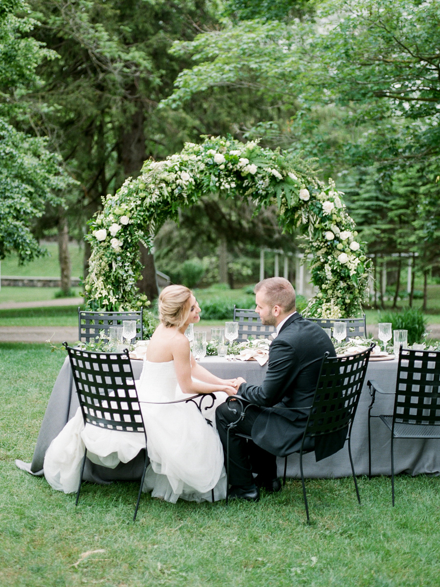 carolyn-bentum-photography-vineyard-bride-swish-list-westover-inn-st-marys-wedding-editorial-27.jpg