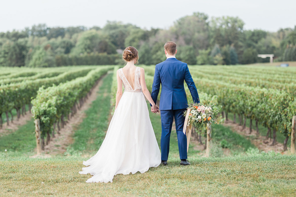 lucy-tran-photography-vineyard-bride-swish-list-gracewood-estates-kurtz-orchards-niagara-on-the-lake-wedding-editorial-14.jpg