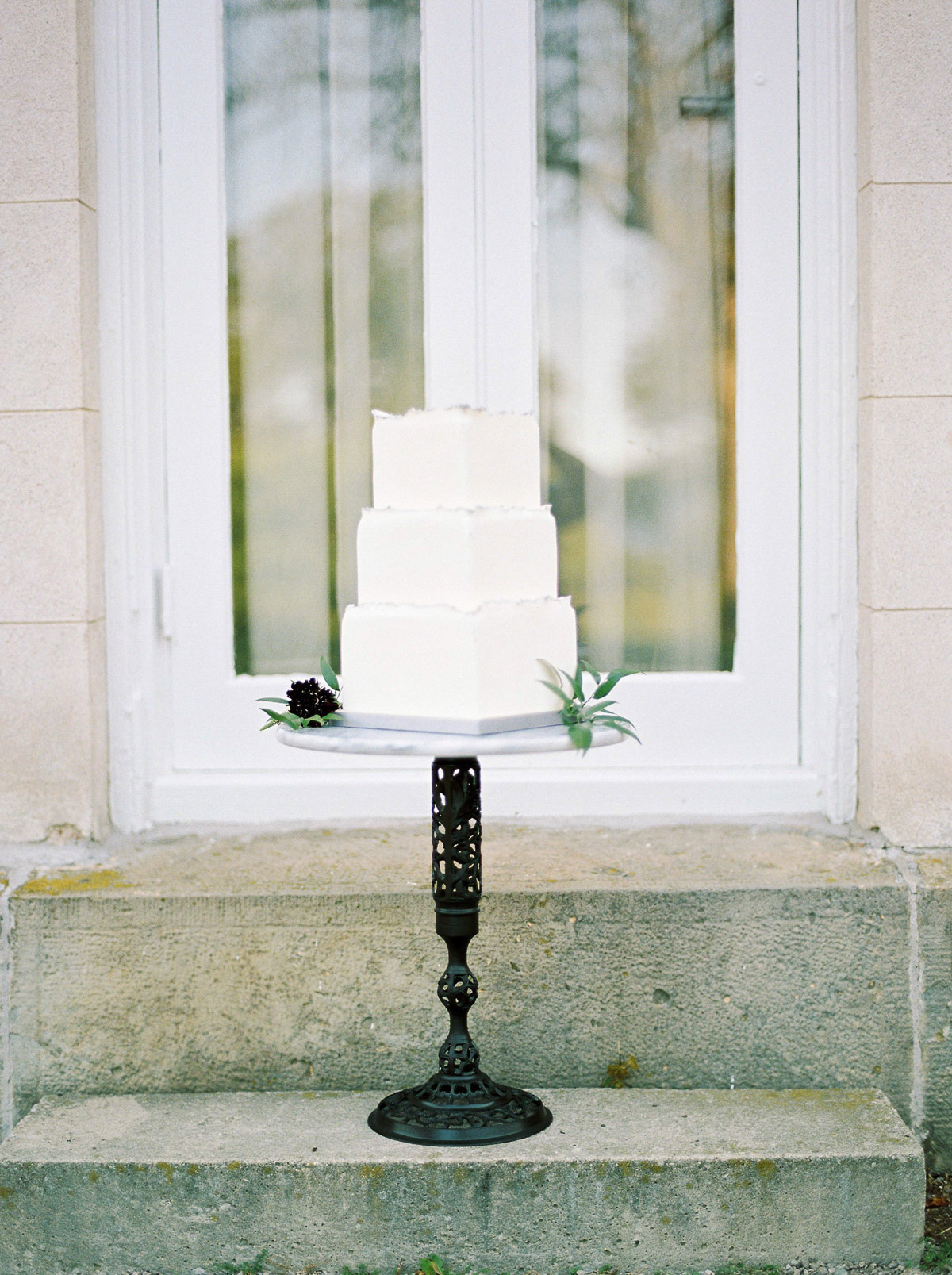 kurtz-orpia-photography-vineyard-bride-swish-list-dundurn-castle-dundas-wedding-editorial-10.jpg