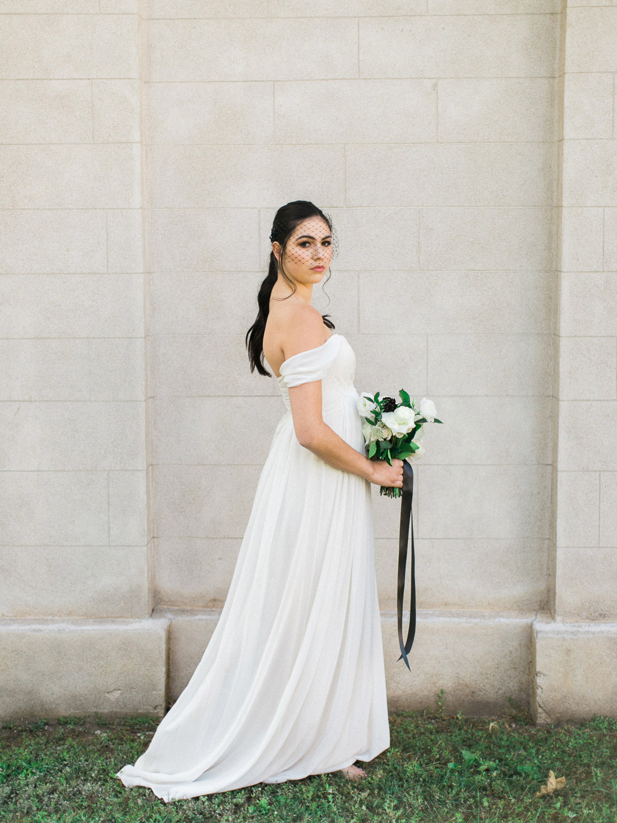 kurtz-orpia-photography-vineyard-bride-swish-list-dundurn-castle-dundas-wedding-editorial-24.jpg