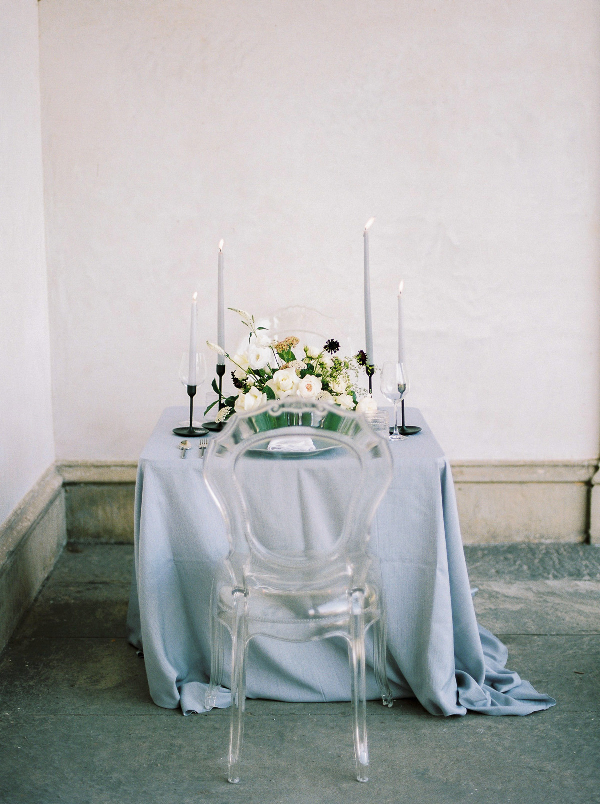 kurtz-orpia-photography-vineyard-bride-swish-list-dundurn-castle-dundas-wedding-editorial-34.jpg