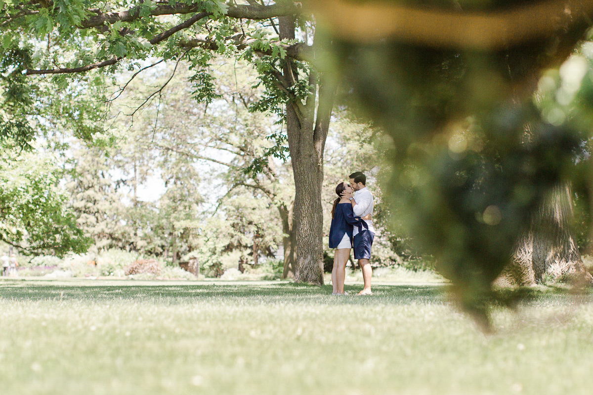 richelle-hunter-photography-vineyard-bride-swish-list-niagara-botanical-gardens-niagara-falls-surprise-proposal-8.jpg