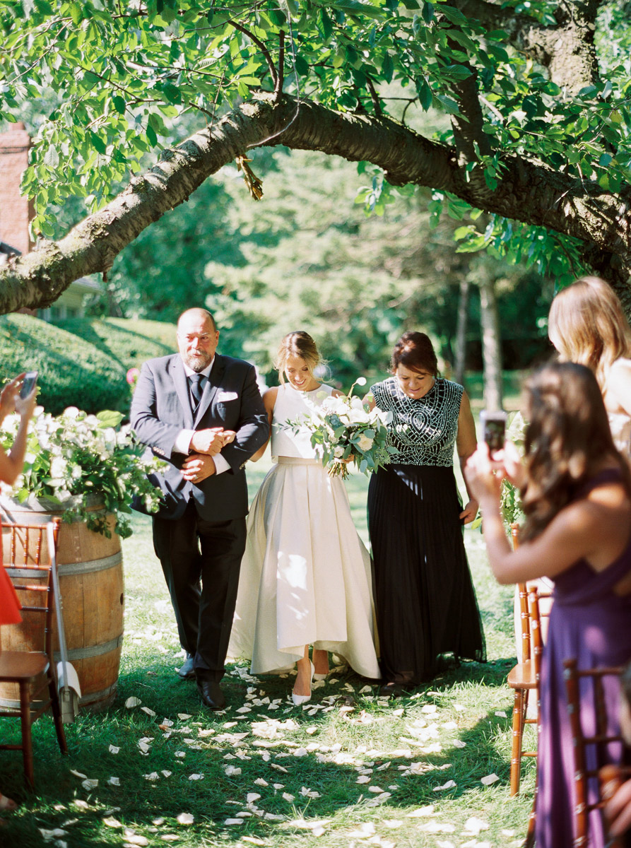 andrew-mark-photography-vineyard-bride-swish-list-kurtz-orchards-niagara-on-the-lake-wedding-52.jpg