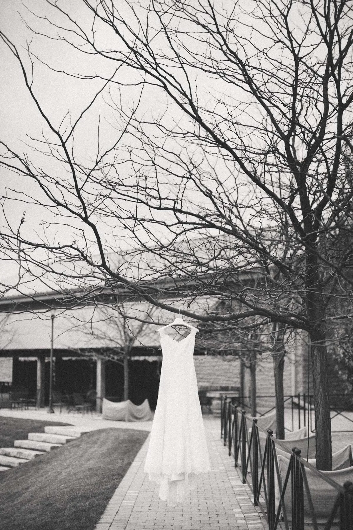 andrew-mark-photography-vineyard-bride-swish-list-niagara-on-the-lake-courthouse-niagara-wedding-3.jpg