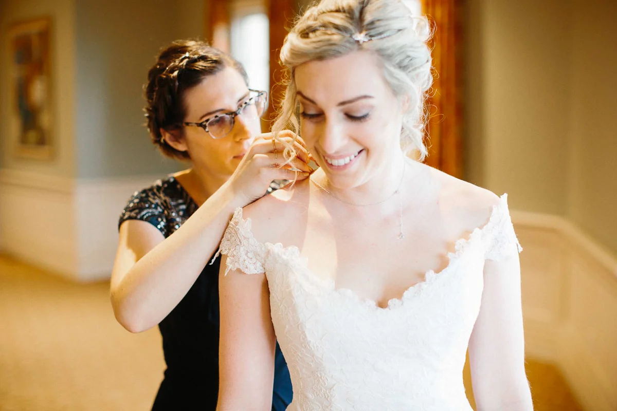 andrew-mark-photography-vineyard-bride-swish-list-niagara-on-the-lake-courthouse-niagara-wedding-6.jpg