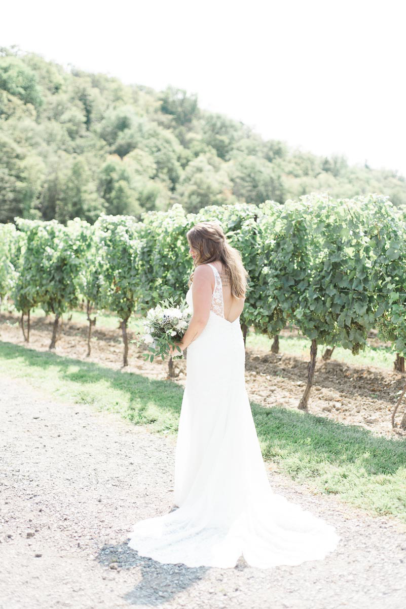 emily-jean-photography-vineyard-bride-swish-list-inn-on-the-twenty-cave-springs-winery-jordan-wedding-28.jpg