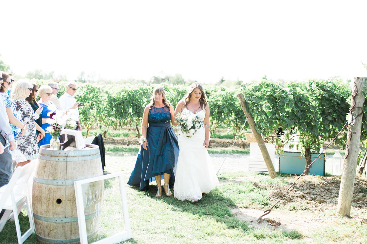 emily-jean-photography-vineyard-bride-swish-list-inn-on-the-twenty-cave-springs-winery-jordan-wedding-45.jpg