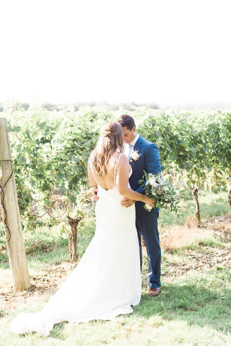 emily-jean-photography-vineyard-bride-swish-list-inn-on-the-twenty-cave-springs-winery-jordan-wedding-63.jpg
