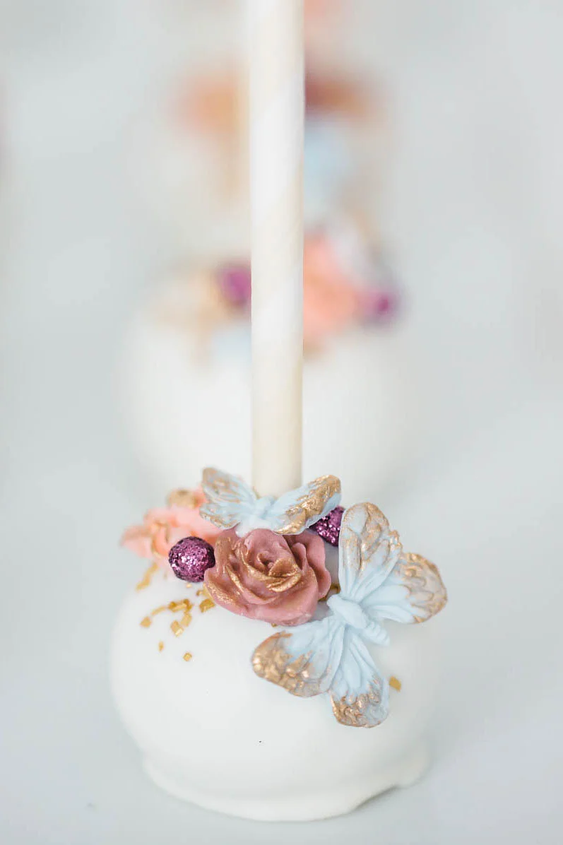 jessica-little-photography-vineyard-bride-swish-list-niagara-editorial-1.jpg