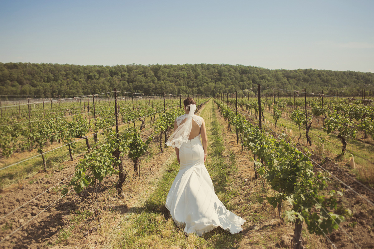 tied-photo-and-film-vineyard-bride-swish-list-inn-on-the-twenty-jordan-wedding-39.jpg