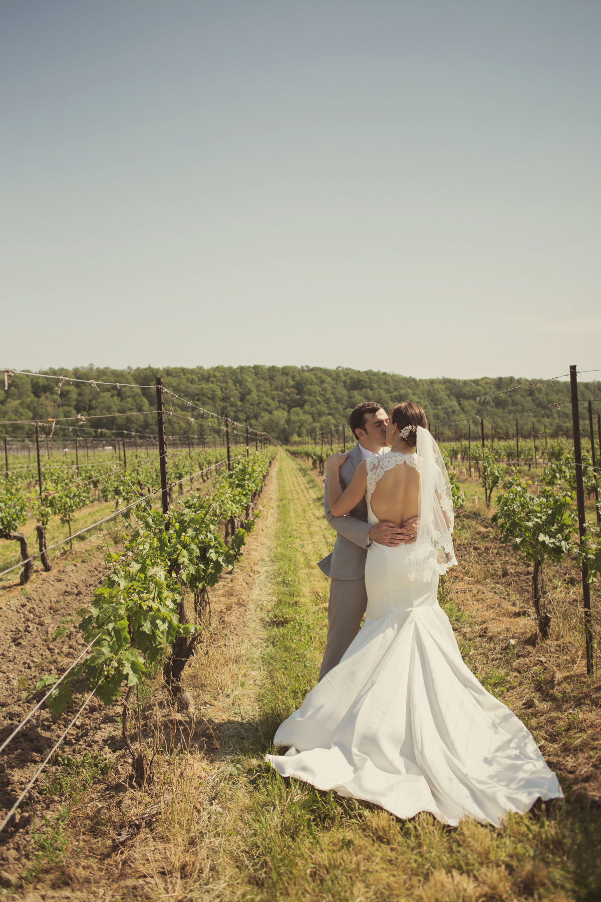 tied-photo-and-film-vineyard-bride-swish-list-inn-on-the-twenty-jordan-wedding-40.jpg