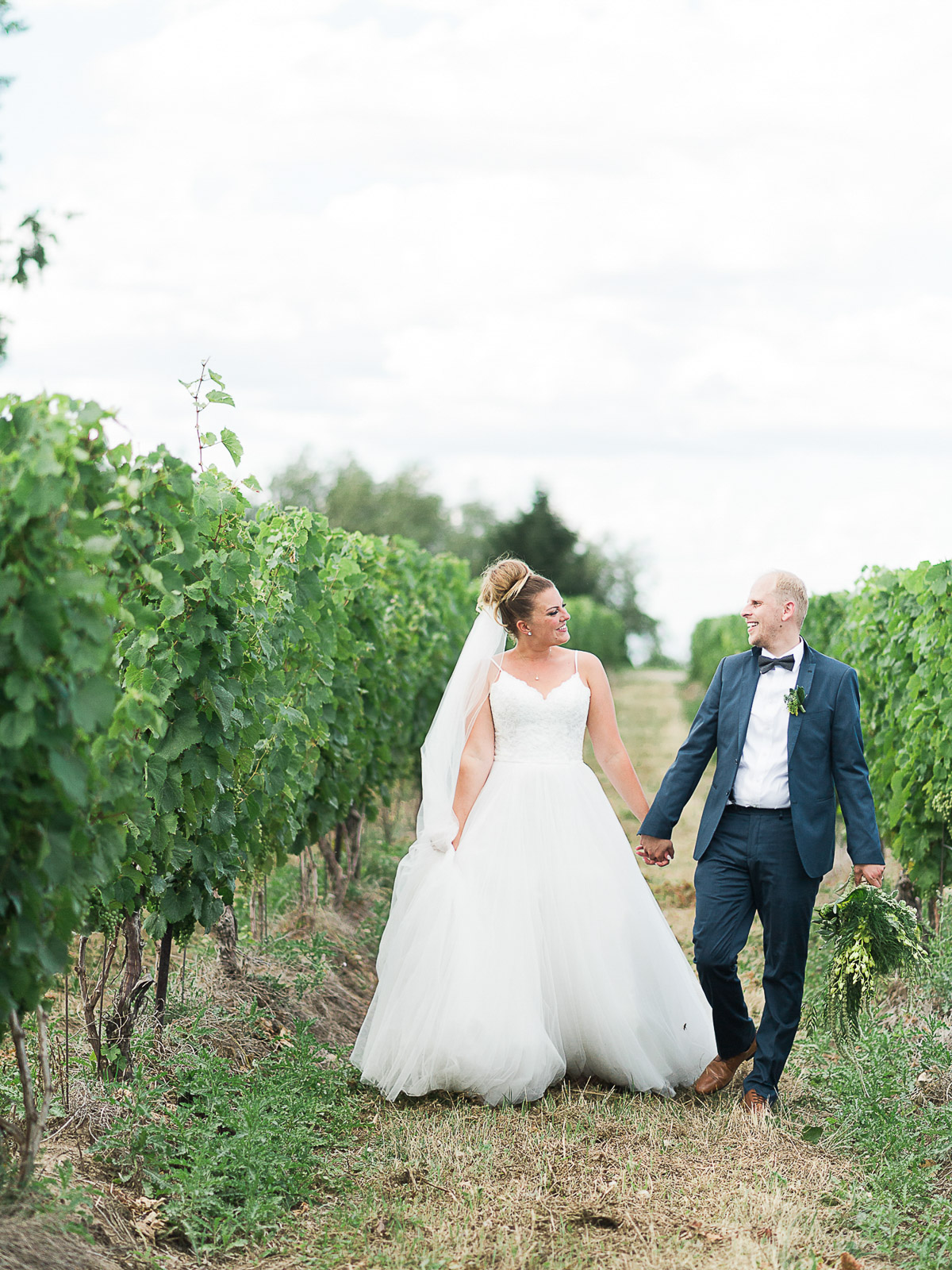 1486-photography-vineyard-bride-swish-list-legends-estate-winery-beamsville-wedding-9.jpg