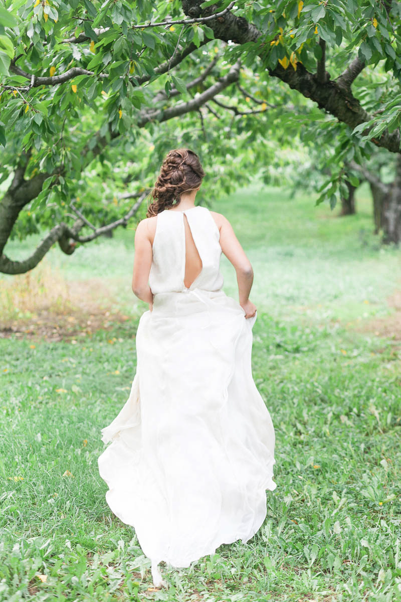 jennifer-xu-photography-vineyard-bride-swish-list-kurtz-orchards-niagara-on-the-lake-editorial-1.jpg