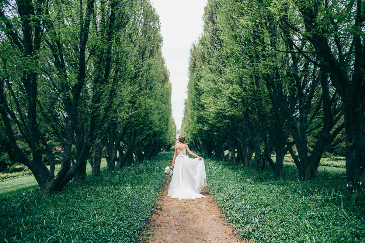 jessica-little-photography-vineyard-bride-swish-list-botanical-gardens-niagara-falls-editorial-26.jpg