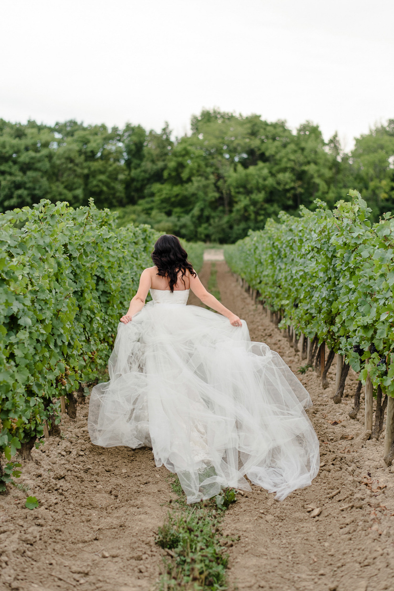 mango-studios-vineyard-bride-swish-list-chateau-des-charmes-niagara-on-the-lake-wedding-8.jpg