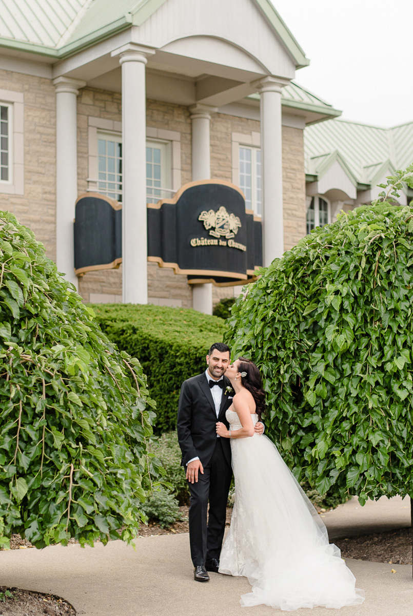 mango-studios-vineyard-bride-swish-list-chateau-des-charmes-niagara-on-the-lake-wedding-23.jpg