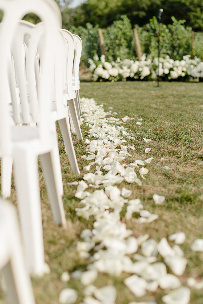 mango-studios-vineyard-bride-swish-list-chateau-des-charmes-niagara-on-the-lake-wedding-26.jpg