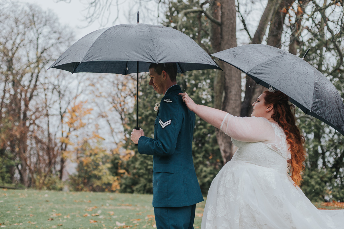 darling-mine-photography-vineyard-bride-swish-list-old-courthouse-niagara-on-the-lake-wedding-11.jpg