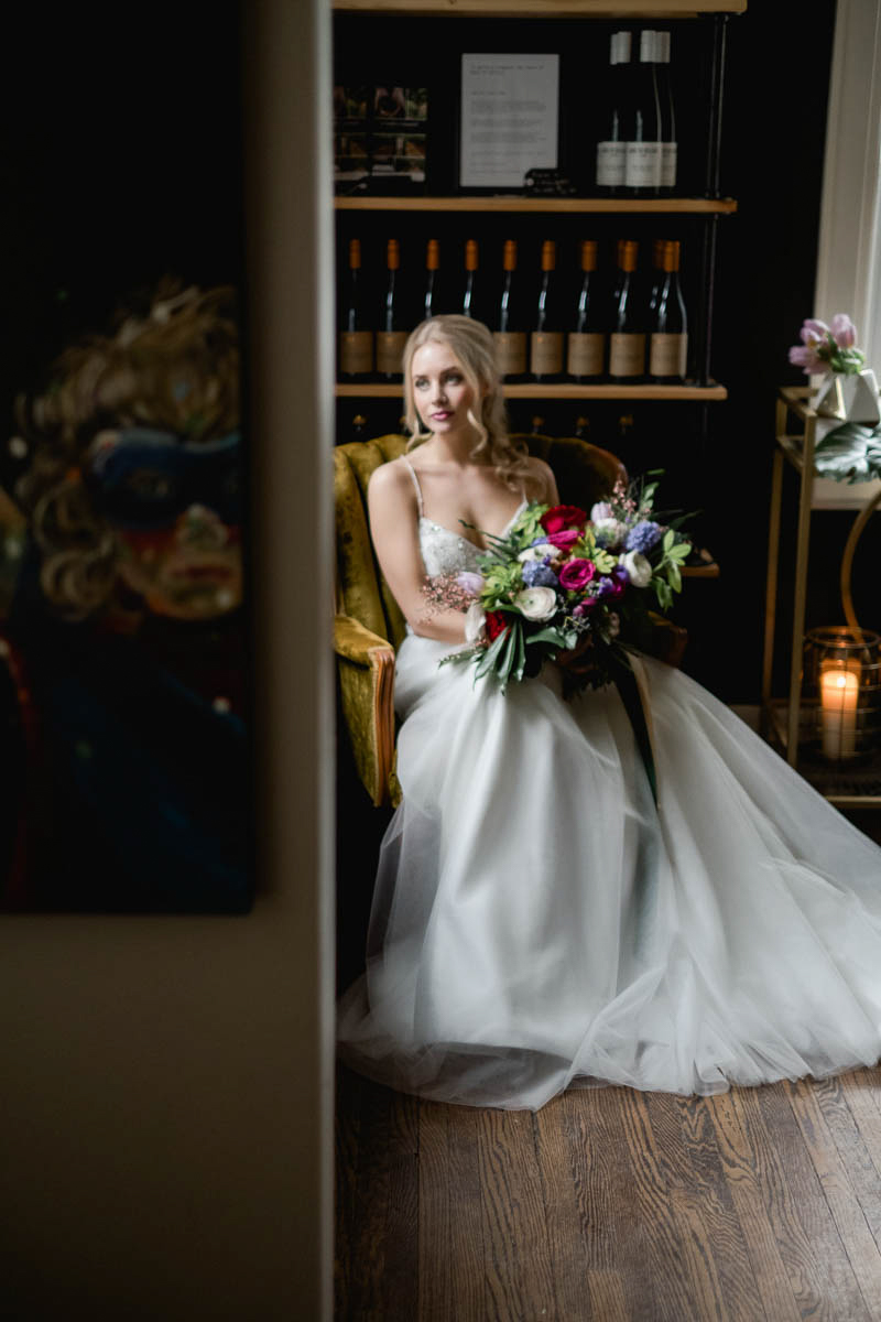 ally-allison-photography-vineyard-bride-swish-list-back-10-cellars-beamsville-editorial-18.jpg