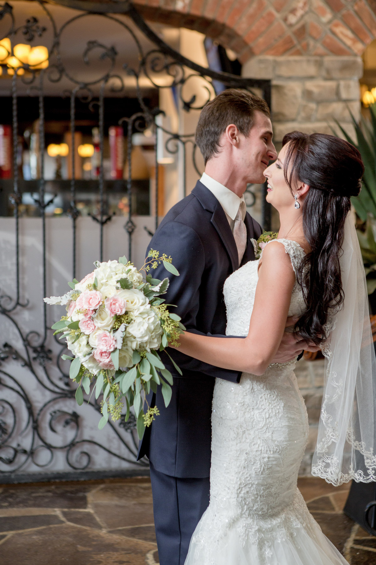 captivate-photo-vineyard-bride-swish-list-stone-mill-ballroom-st-catharines-wedding-13.jpg