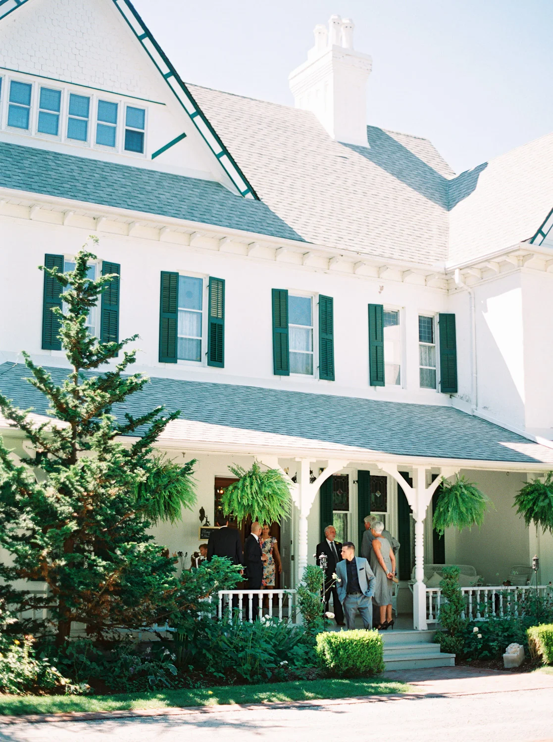 andrew-mark-photography-vineyard-bride-swish-list-the-grand-victorian-niagara-on-the-lake-wedding-25.jpg